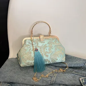 Sac Coquille Vintage Style Chinois Avec Broderie Florale et Gland Sac à Main de Soirée Élégant en Satin Bandoulière Pour Femmes Chaîne Métal