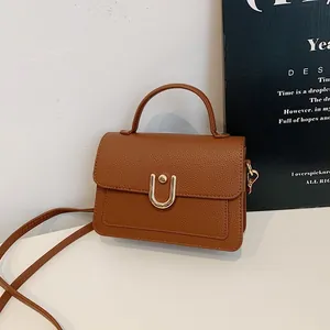 Sac à Main Femme Cuir PU Motif Litchi Boucle en U Dorée Petit Sac Carré Bandoulière Pour Le Quotidien