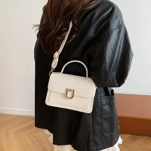 Sac à main blanc à motif litchi avec fermoir en U doré et poignée supérieure