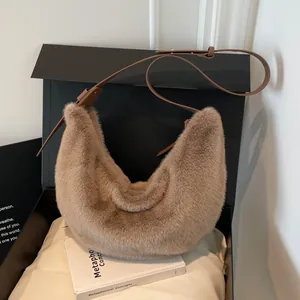 Mode Femmes Sac Croissant en Peluche Fausse Fourrure Grande Capacité Sac Bandoulière Avec Bandoulière Réglable Style Urbain Hiver