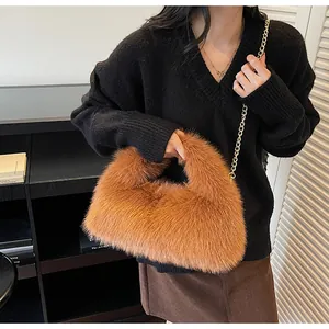 Sac à main tendance en fausse fourrure léopard avec chaîne dorée pour le style hiver