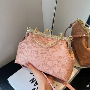 Vintage PU Leren Handtas met Bloemenreliëf en Strass Metalen Frame Kussluiting Crossbody Tas voor Dames Mode Handtas