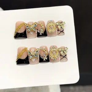 Luxuriöse Schwarz-Gold-Schmetterlingsnägel zum Aufdrücken mit 3D-Kristallakzenten