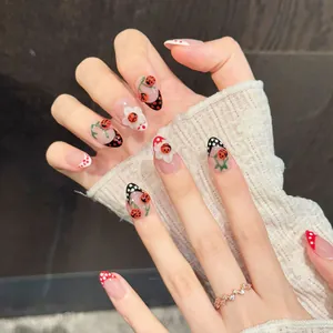 3D-Marienkäfer- und Blumen-Kunstnägel mit roten Punkten und Ranken-Design