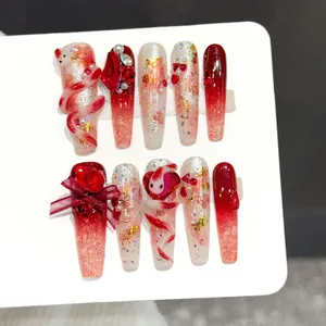 Handgefertigte rote und rosa Farbverlauf-Schlangennägel mit 3D-Rosen und Strasssteinen