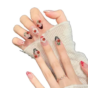Ladybug Kunstnägel mit 3D-Blumen und Polka-Dot-Mustern in eleganter Mandelform
