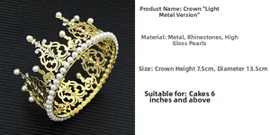 Détail d'une couronne dorée avec perles et strass pour décoration de gâteaux