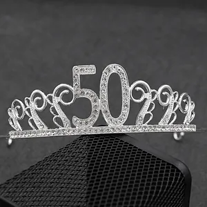 Detail der Diadem-Zahl 50 aus Silberlegierung mit Strasssteinen für Kuchendekoration