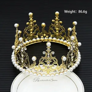 Couronne dorée élégante avec perles et strass pour gâteaux ou coiffure de mariée
