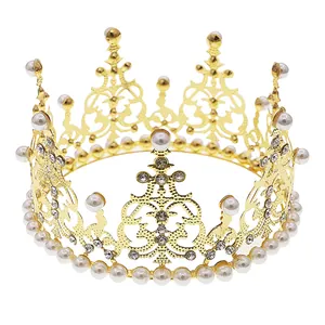 Couronne dorée élégante avec perles blanches et strass pour décoration de gâteau