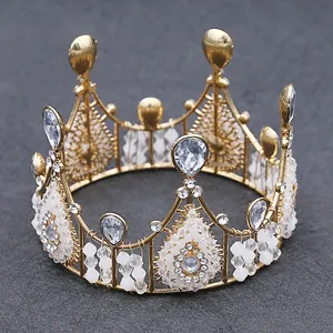 Couronne de reine dorée élégante avec strass et perles blanches pour fête d'enfants