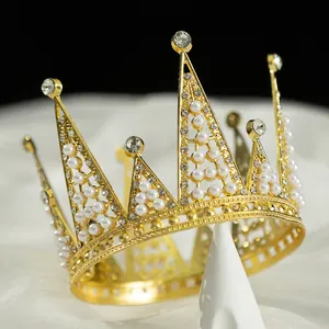 Corona dorada para tarta con perlas y cristales, altura 8,3 cm y diámetro 10,3 cm