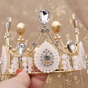 Couronne de princesse dorée vintage avec strass et perles pour coiffure de mariée