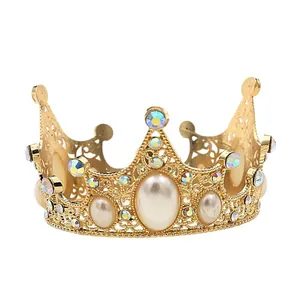 Couronne dorée avec perles et strass colorés pour décor de gâteau ou accessoire de mariée