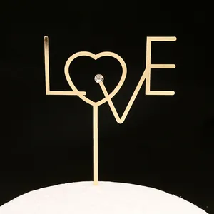 Décoration de gâteau dorée en fer LOVE avec cœur et strass pour la Saint-Valentin