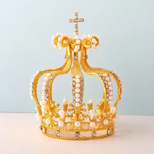 Couronne lanterne dorée ornée de perles et croix, 15 cm de hauteur et 9 cm de diamètre