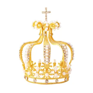 Couronne dorée élégante avec perles et croix pour décoration de gâteau de mariage