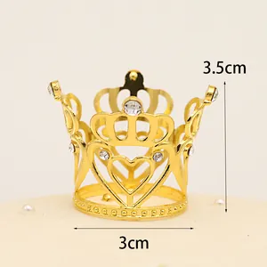 Goldene Mini-Krone Tortendeko mit Strass und Herzmuster 3,5 cm Höhe für Kinder