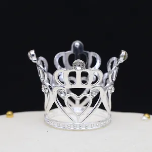 Mini Silber Herz Krone Tortendeko mit funkelnden Strasssteinen für Fotografie