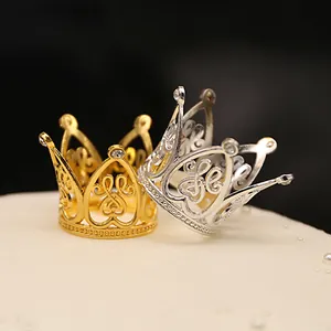 Mini Couronne Décoration de Gâteau Alliage Strass Forme de Cœur Ajouré Décor pour Fête d'Anniversaire Mariage Accessoire Photo Enfants