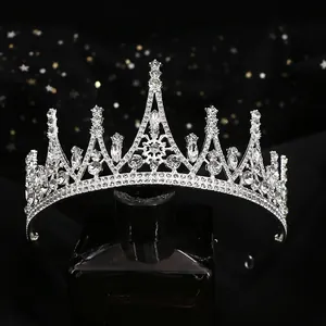 Elegante Corona Da Sposa In Lega D'argento Con Strass Per Donna Matrimonio Festa Di Compleanno Copricapo Da Regina Gioielli Per Capelli Floreali Di Lusso