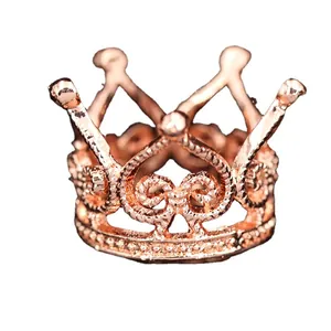 Eleganter Mini-Kronen-Aufsatz in Roségold mit filigranem Muster und Perlenrand-Design