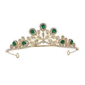Gouden bruidstiara met smaragdgroene druppelkristallen en witte diamanten voor bruiloften