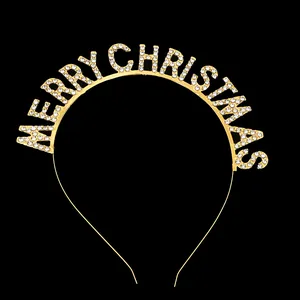 Nahaufnahme der goldenen Merry Christmas Krone Haarreif mit glitzernden Strasssteinen