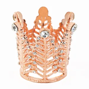 Corona per torta rotonda oro rosa con cristalli brillanti e design in filigrana
