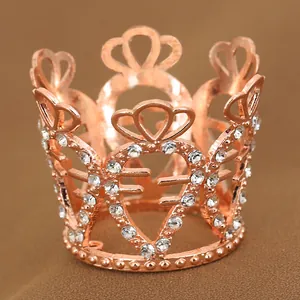 Eleganter Mini-Krone aus roségoldener Legierung mit Herzmuster und Strass für Kuchen