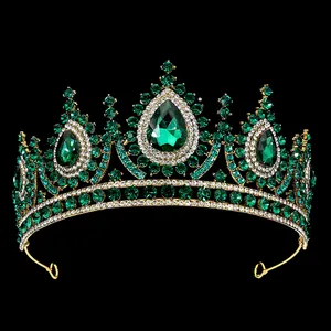 Luxuriöse goldene Barock-Tiara mit smaragdgrünen Kristallen und Strasssteinen für Bräute