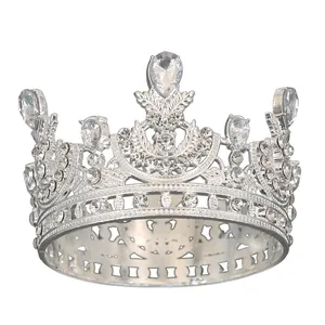 Eleganter silberner Legierungskrone mit funkelnden Wassertropfen Kristallen für Hochzeit