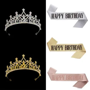 Détail de tiares Birthday Girl et d'écharpes en satin avec impression Happy Birthday