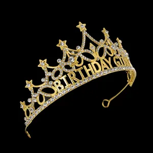 Couronne dorée scintillante Birthday Girl avec strass et étoiles sur fond noir