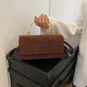 Bruine suède kleine vierkante tas met ruitpatroon en gouden halfronde metalen handvatten