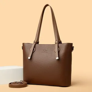 Sac fourre-tout en cuir marron avec texture litchi et bandoulière réglable femme