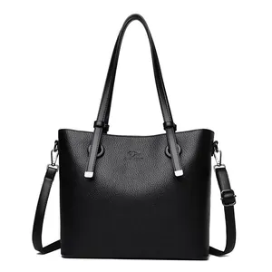 Grand sac cabas noir minimaliste en cuir grainé avec logo kangourou et bandoulière amovible