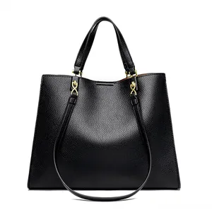 Große Shopper-Tasche aus schwarzem Leder mit Kieselprägung und goldener Hardware