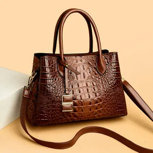 Borsa tote marrone motivo coccodrillo con doppi manici e tracolla rimovibile