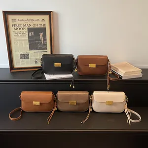 Vintage PU Leather Small Square Crossbody Bag For Women Retro French Style Tofu Bag With Gold Buckle Shell Pendant Daily