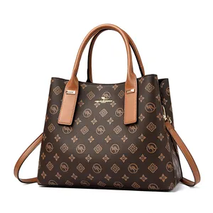 Sac fourre-tout rétro marron avec imprimé monogramme et logo doré pour le quotidien