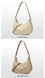 Detalle de elegantes bolsos bandolera de cuero en forma de media luna en beige y caqui