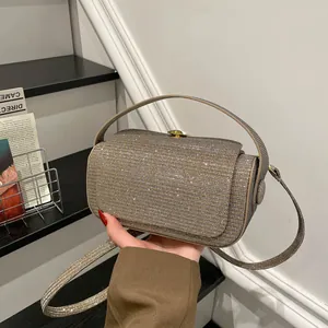 Sac boîte à strass champagne étincelant avec poignée et fermoir en métal doré