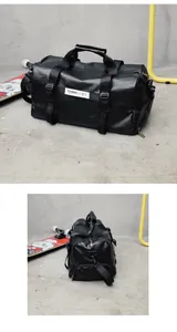 Détail du sac de sport en cuir PU noir imperméable avec compartiment à chaussures séparé