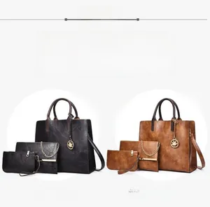 Détails du set de grands sacs avec pochette à chaîne et breloque érable en noir et marron