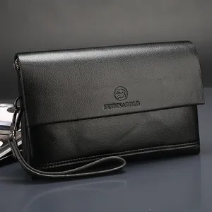 Zakelijke heren clutch van zwart leer met litchi textuur en handige polsband