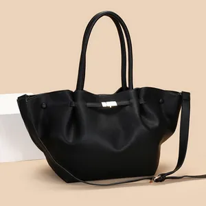 Schwarze große Tote Bag mit Litschi-Maserung, goldener Schnalle und seitlichen Falten