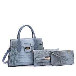 Set de 3 bolsos azul cielo con patrón de cocodrilo, incluye bolso de mano y sobres a juego