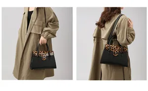 Detail der schwarzen Handtasche mit Leopardenmuster-Klappe und Metalldrehverschluss