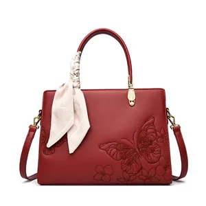 Sac fourre-tout rouge foncé avec relief fleuri de papillons et foulard décoratif